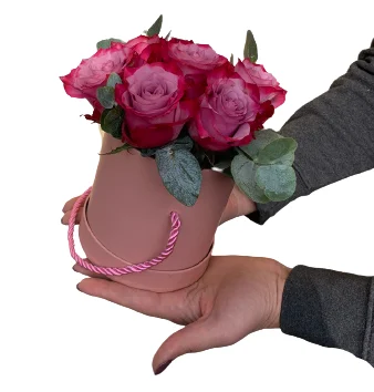 Flower box różowe róże – symbol czułości i romantyzmu