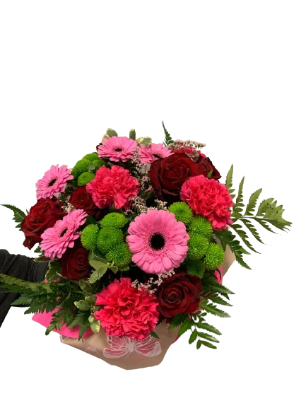 Bukiet róż z czerwonymi różami, różowymi gerberami i zielonymi dodatkami