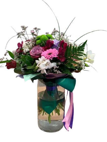 Bukiet mieszany z różami, gerberą, frezją – subtelny sposób na wyrażenie uczuć