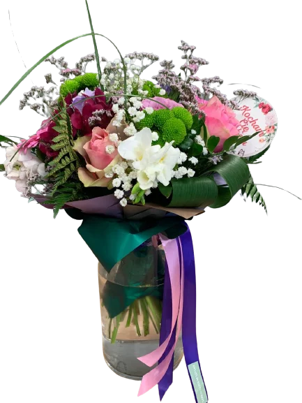 Bukiet mieszany z różami, gerberą, frezją – elegancki i wyrafinowany prezent