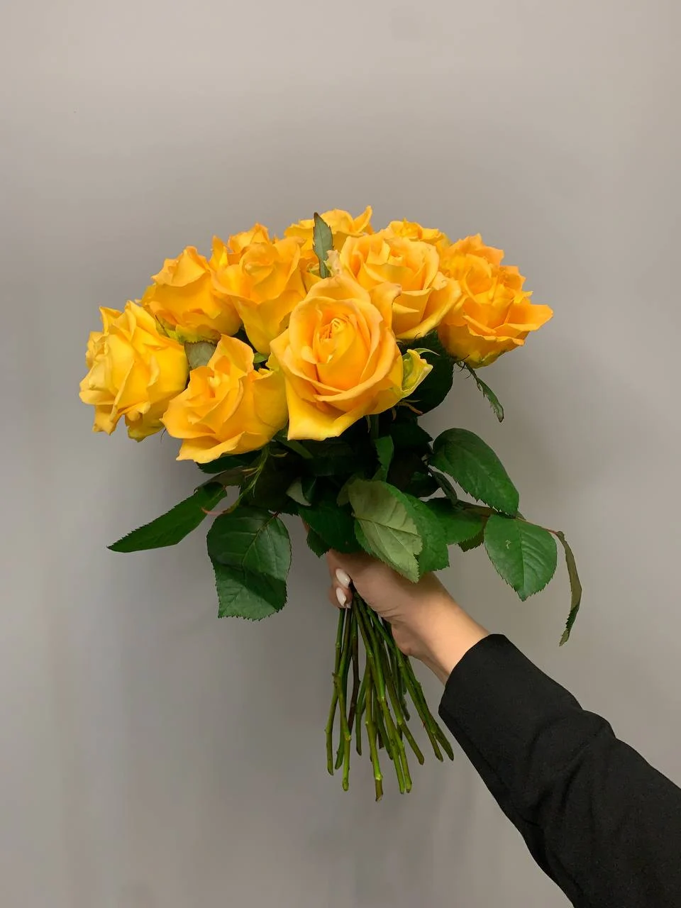 Starannie ułożony bukiet żółtych róż