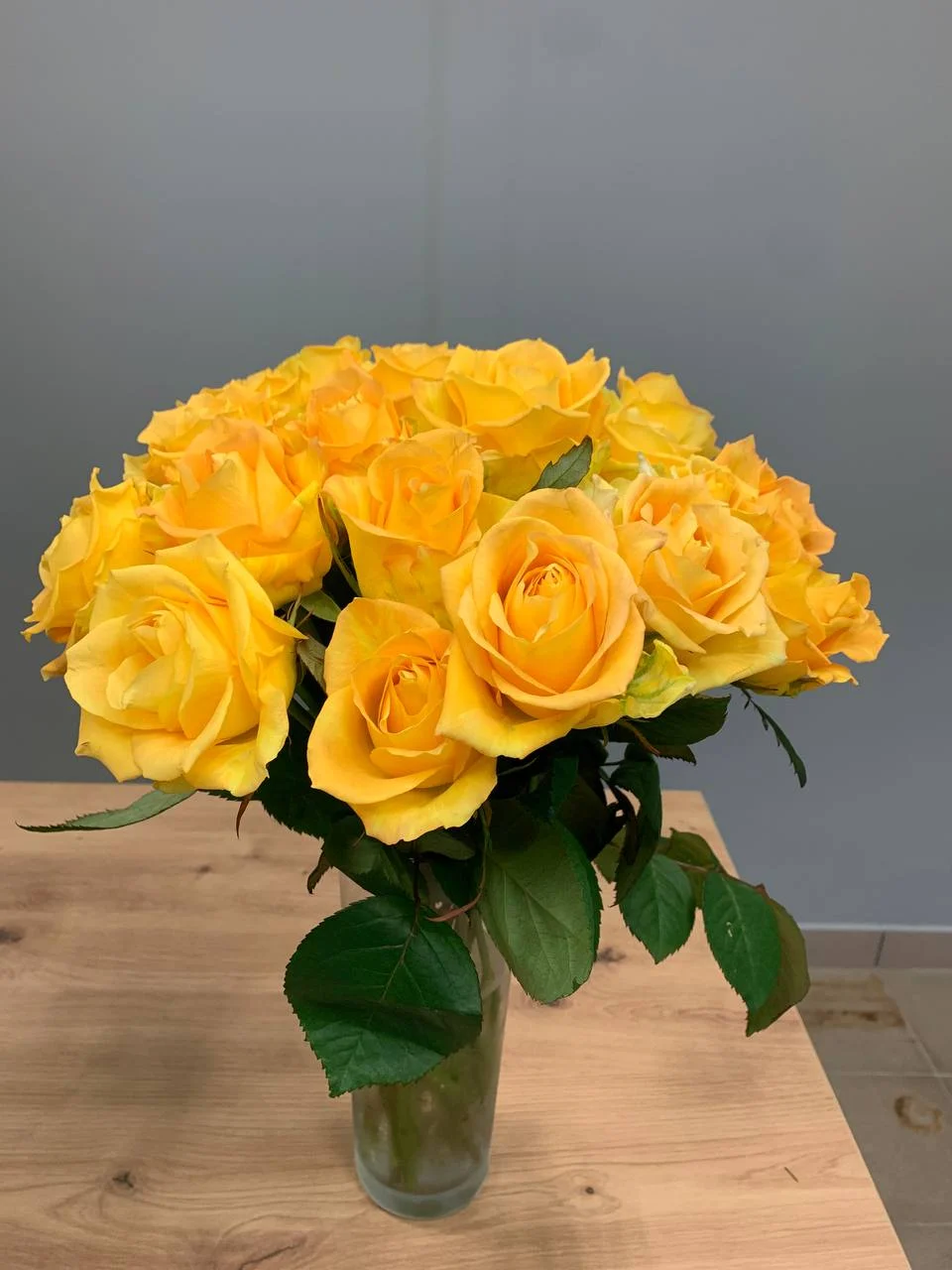 Subtelny bukiet róż w klasycznej formie