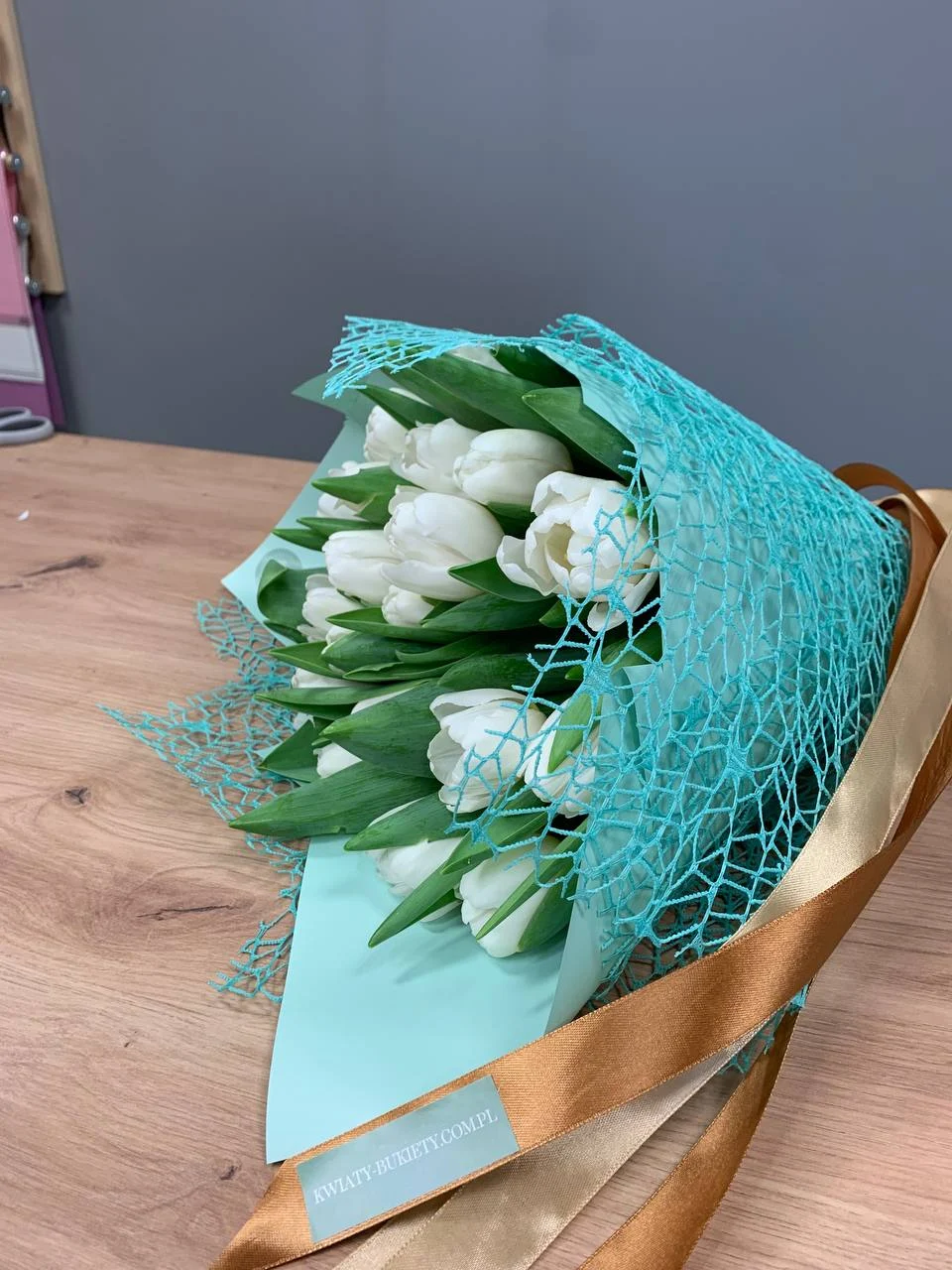Bukiet białych tulipanów z dostawą niska cena Komorów
