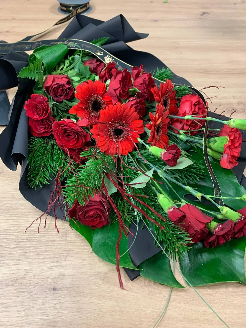 Bukiet pogrzebowy z czerwonych róż z dostawą niska cena Grodzisk Mazowiecki