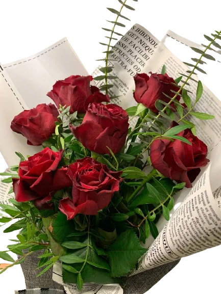 Bukiet róż i dekoracyjnej zieleni