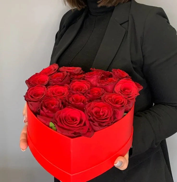 Flower box z różami w kształcie serca