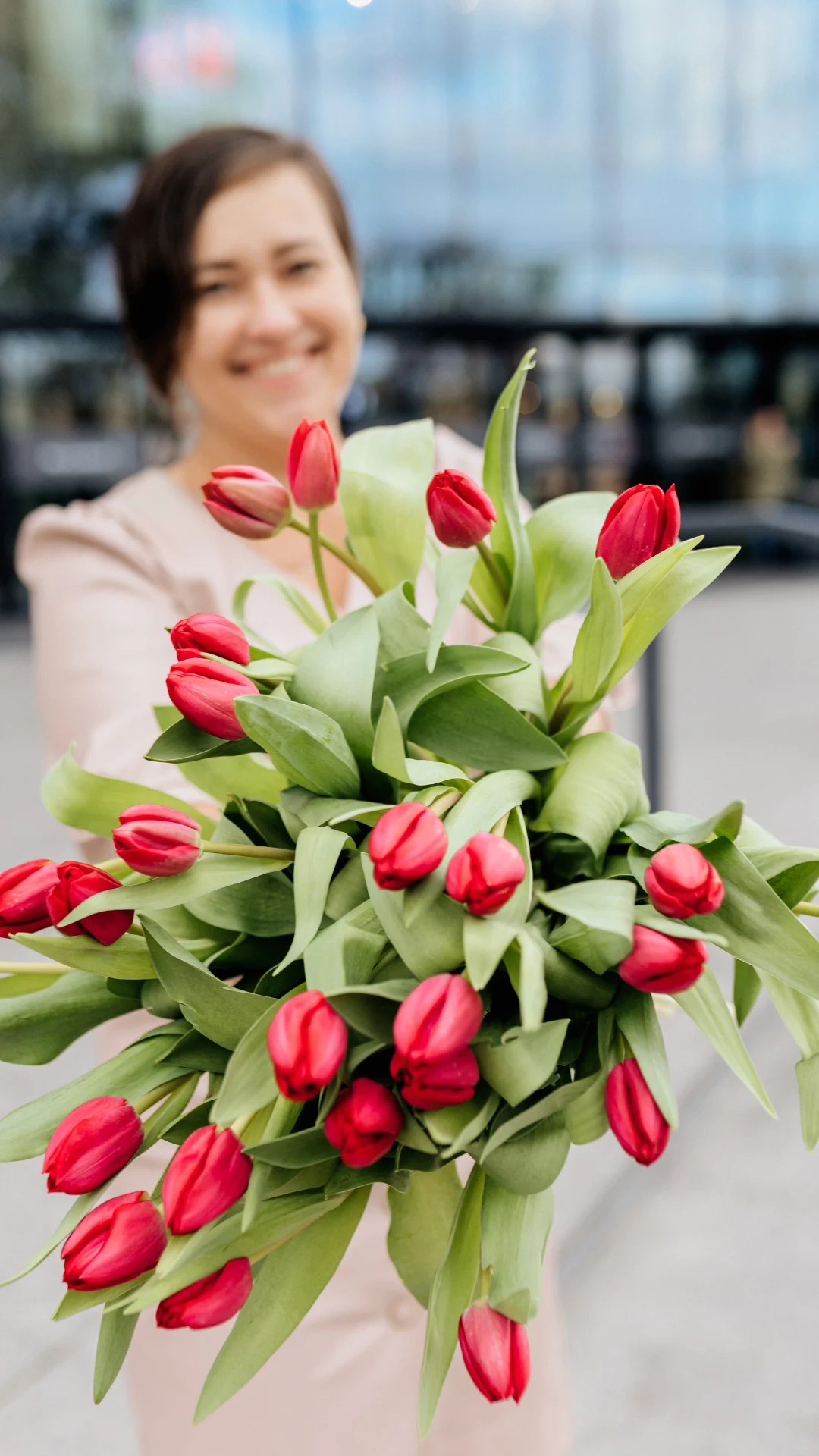 Bukiet czerwonych tulipanów z dostawą niska cena Grodzisk Mazowiecki