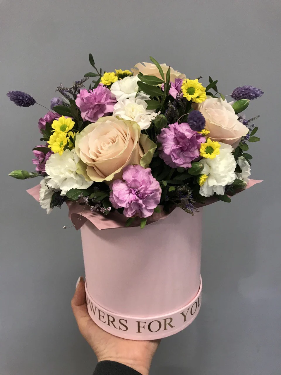 Flower box wiosenny – pełen świeżości i delikatnych barw