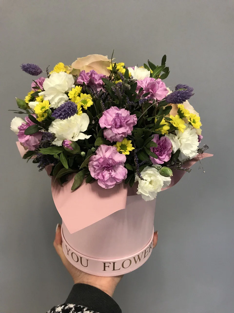 Flower box wiosenny – kwiatowa kompozycja pełna lekkości