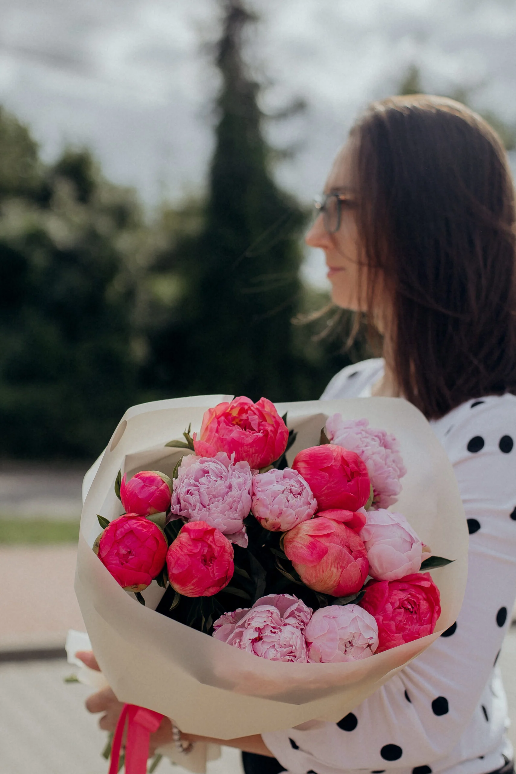 Piwonii bukiet poczta kwiatowa Warszawa tanio