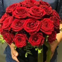 Flower box czerwone róże