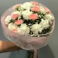 Bukiet z białych goździków