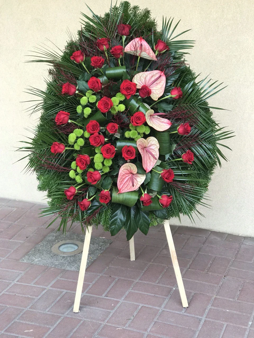 wieniec pogrzebowy róże z anturium cena