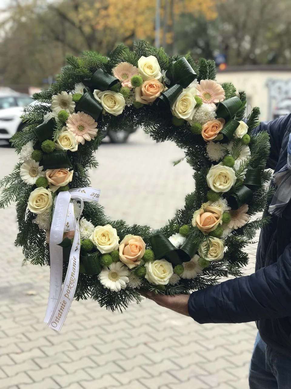 wieniec na cmentarz z żywych kwiatów Grodzisk Mazowiecki