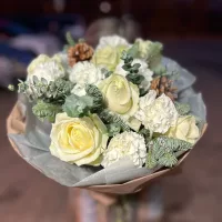 Bukiet zimowy z białych róż