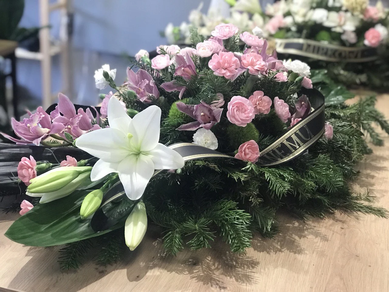 wiązanka pogrzebowa z lilią Warszawa