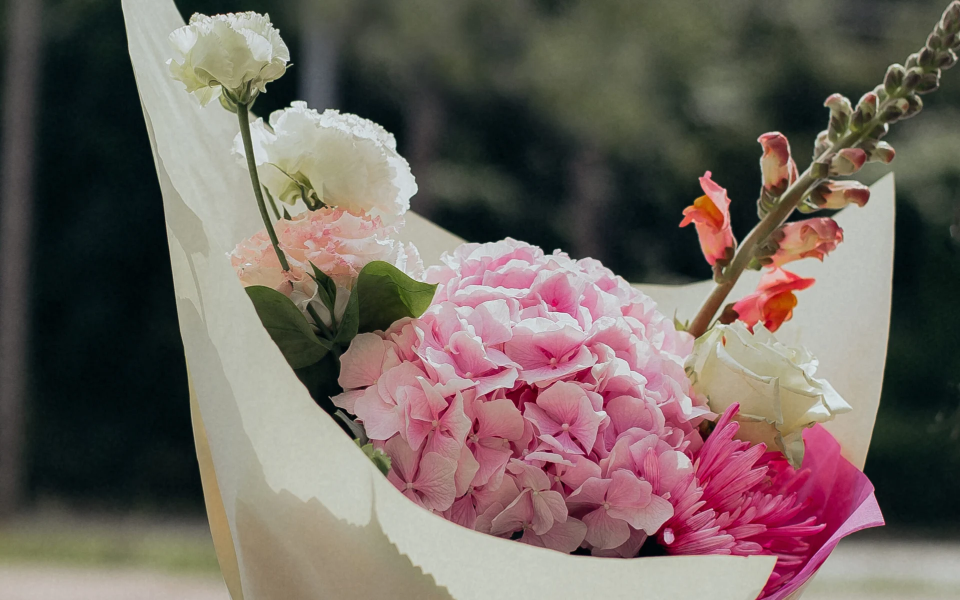 Bukiet z hortensją i różam