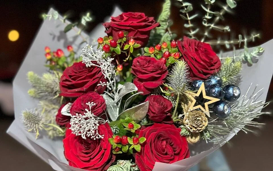 Bukiety świąteczne: Doskonałe ozdoby na magiczne święta!