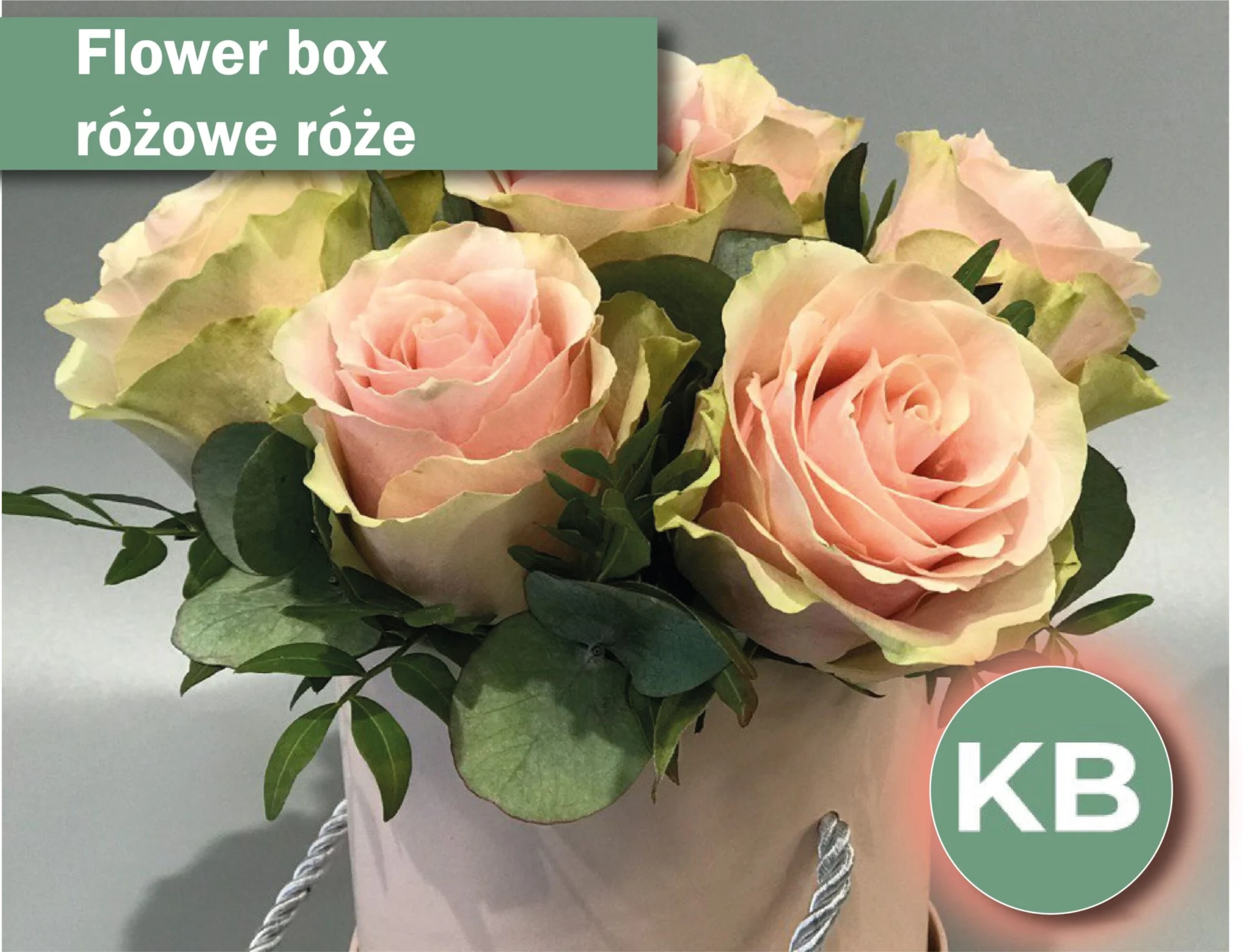 Mały bukiet delikatnie różowych róż.