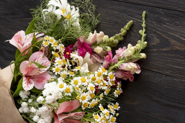 Jak tworzyć bukiety z polnych kwiatów?