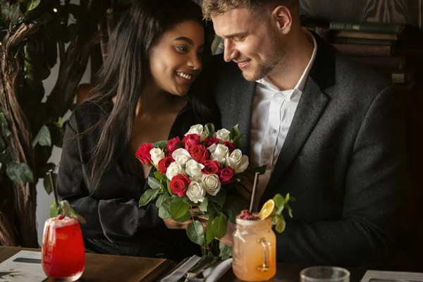 Jakie kwiaty wybrać na pierwszą randkę?