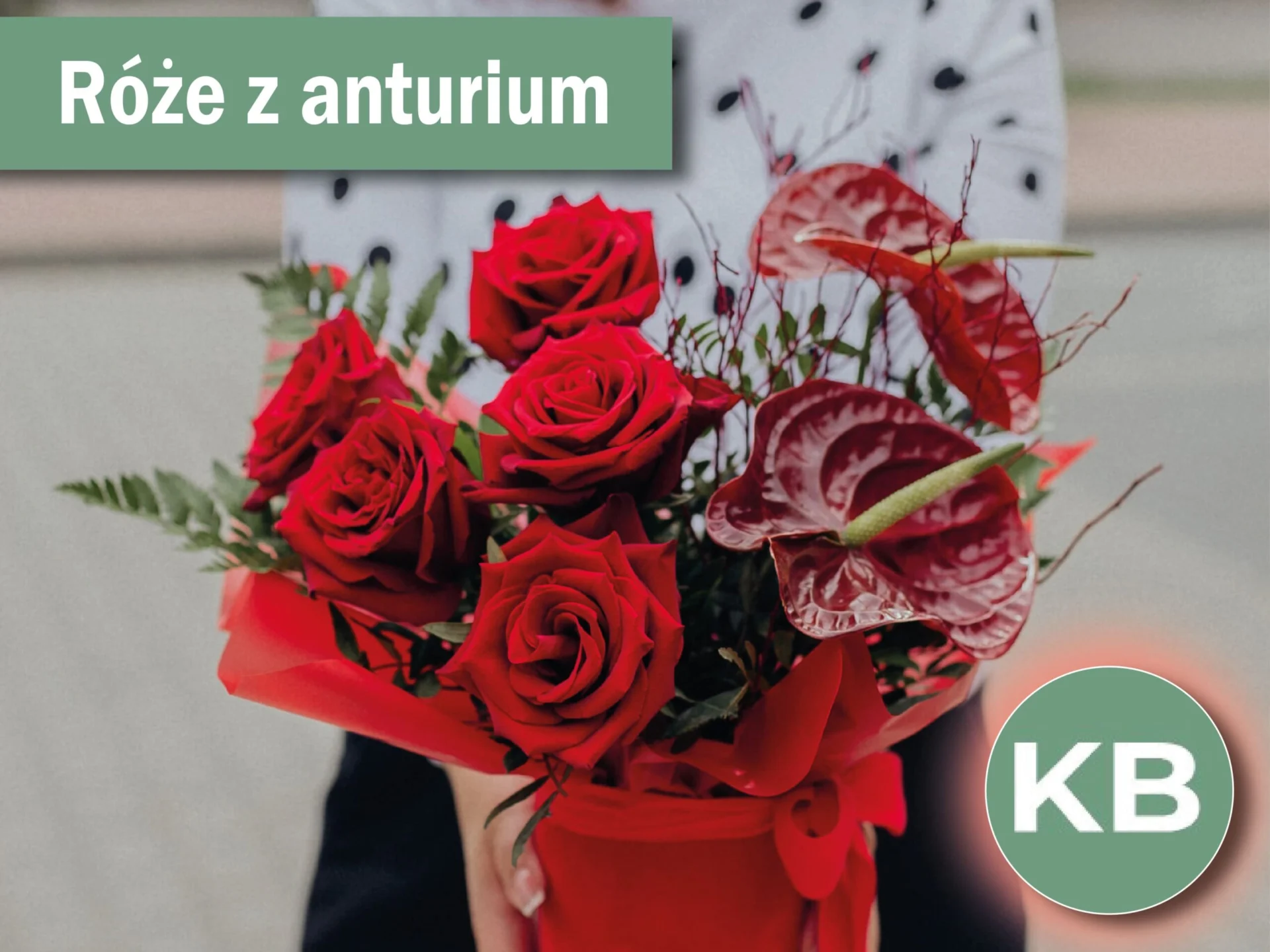 Bukiet z żywych róż i anturium – odważna kompozycja na każdą okazję.