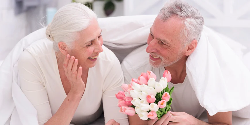 Kwiaty na 50-lecie ślubu – jak wybrać idealny bukiet?