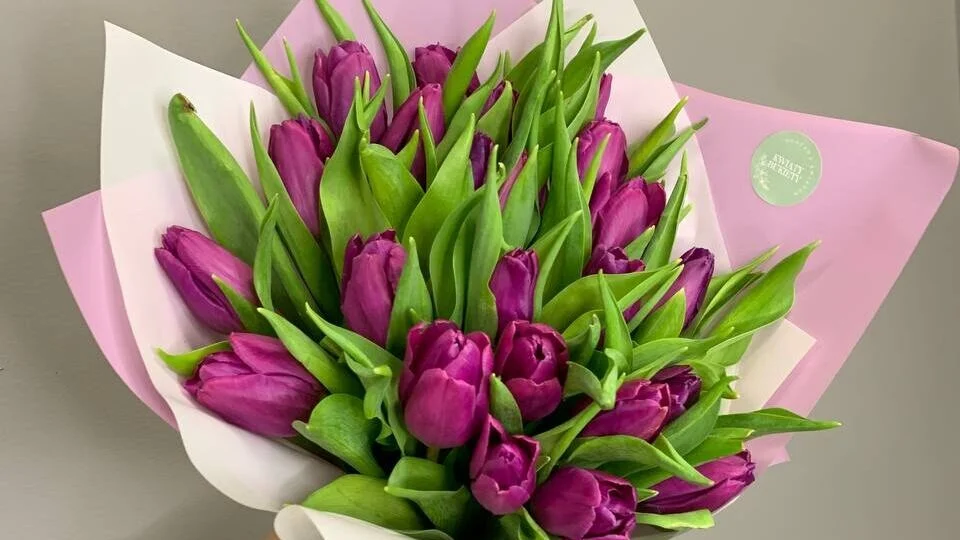 Bukiet fioletowych tulipanów z dostawą niska cena 