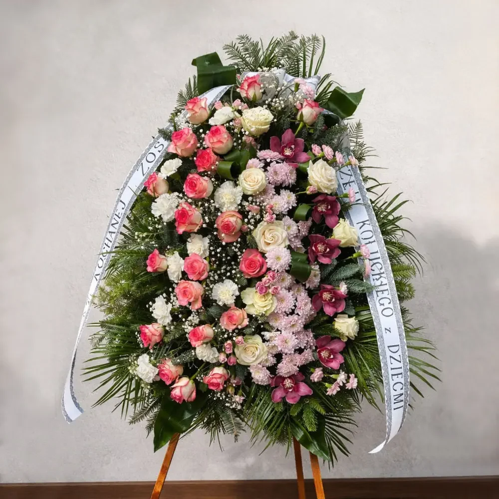 Różowy wieniec pogrzebowy na stojaku