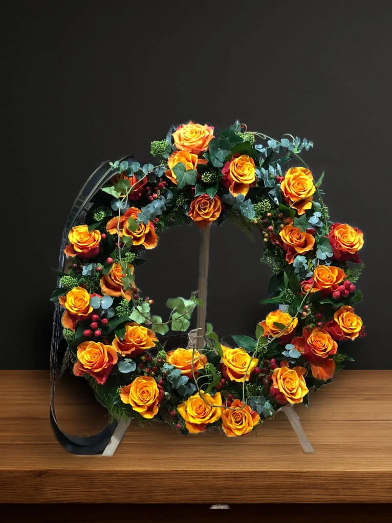klasyczny wieniec pogrzebowy z pomarańczowymi różami